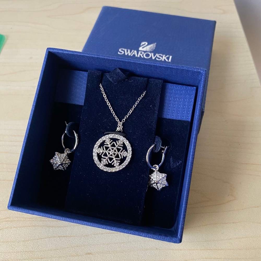 Swarovski necklace and earrings set